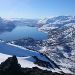 Tatil Evi Henrybu Comfortable House By The Fjord *