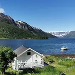 Henrybu Comfortable House By The Fjord Tatil Evi Loppa