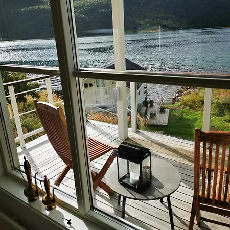 Henrybu Comfortable House By The Fjord *