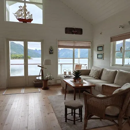 Henrybu Comfortable House By The Fjord Feriehus *