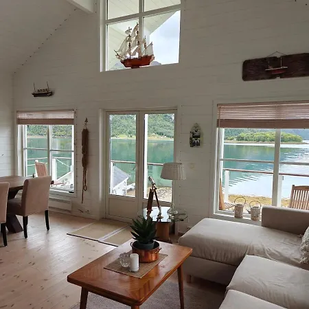Feriehus Henrybu Comfortable House By The Fjord *