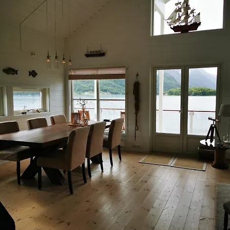 Feriehus Henrybu Comfortable House By The Fjord Loppa