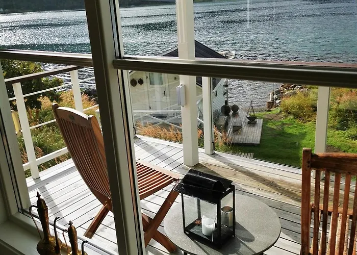 Henrybu Comfortable House By The Fjord *