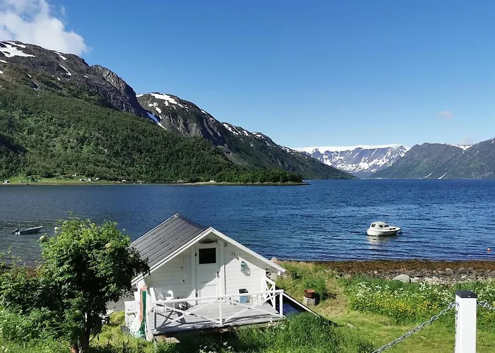 Henrybu Comfortable House By The Fjord Tatil Evi Loppa