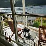 Henrybu Comfortable House By The Fjord *