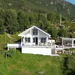 Henrybu Comfortable House By The Fjord Tatil Evi *