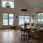 Henrybu Comfortable House By The Fjord Tatil Evi *