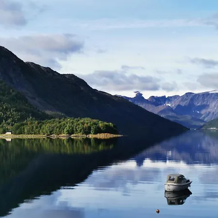 Henrybu Comfortable House By The Fjord
