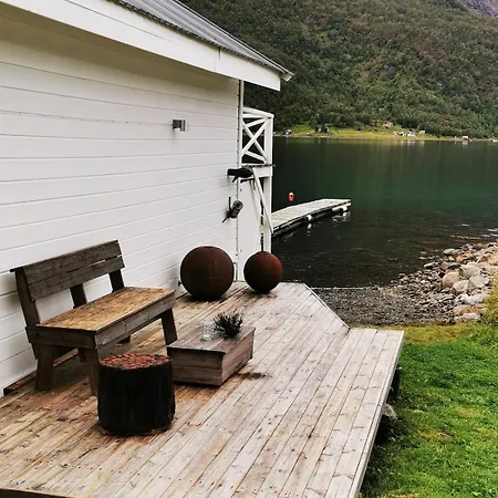 Henrybu Comfortable House By The Fjord Loppa