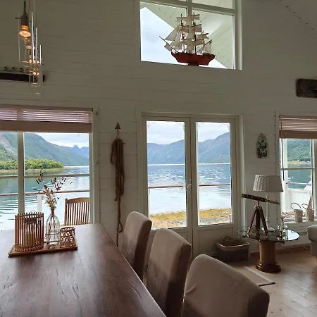 Henrybu Comfortable House By The Fjord