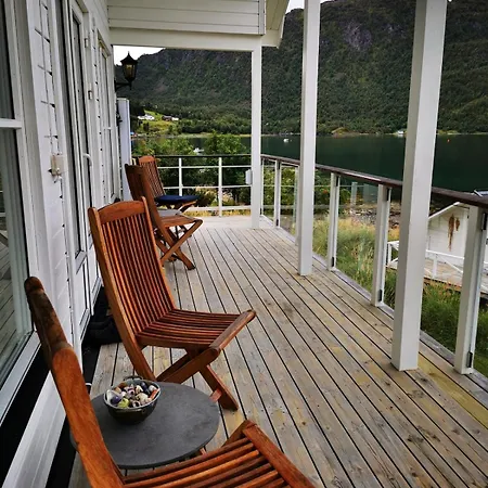 Σπίτι διακοπών Henrybu Comfortable House By The Fjord