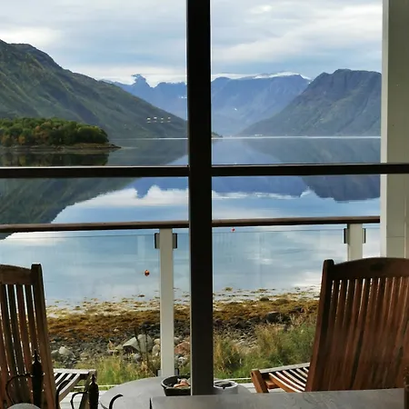 Σπίτι διακοπών Henrybu Comfortable House By The Fjord *