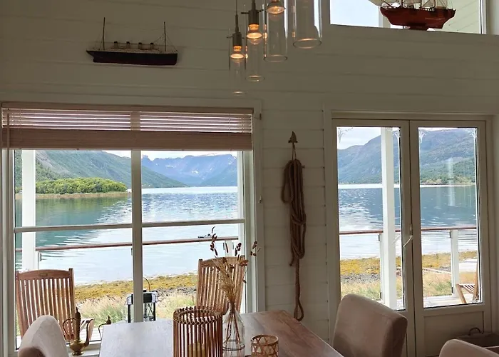 Ferienhaus Henrybu Comfortable House By The Fjord