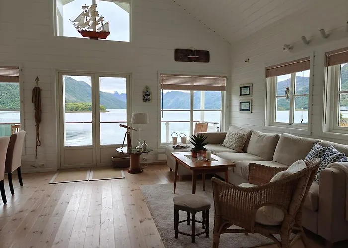 Henrybu Comfortable House By The Fjord Ferienhaus *