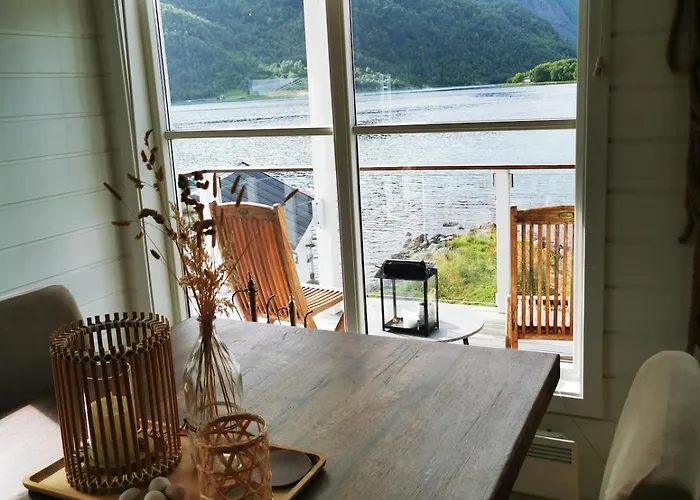 Ferienhaus Henrybu Comfortable House By The Fjord
